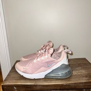 I am selling nike air max sneakers!